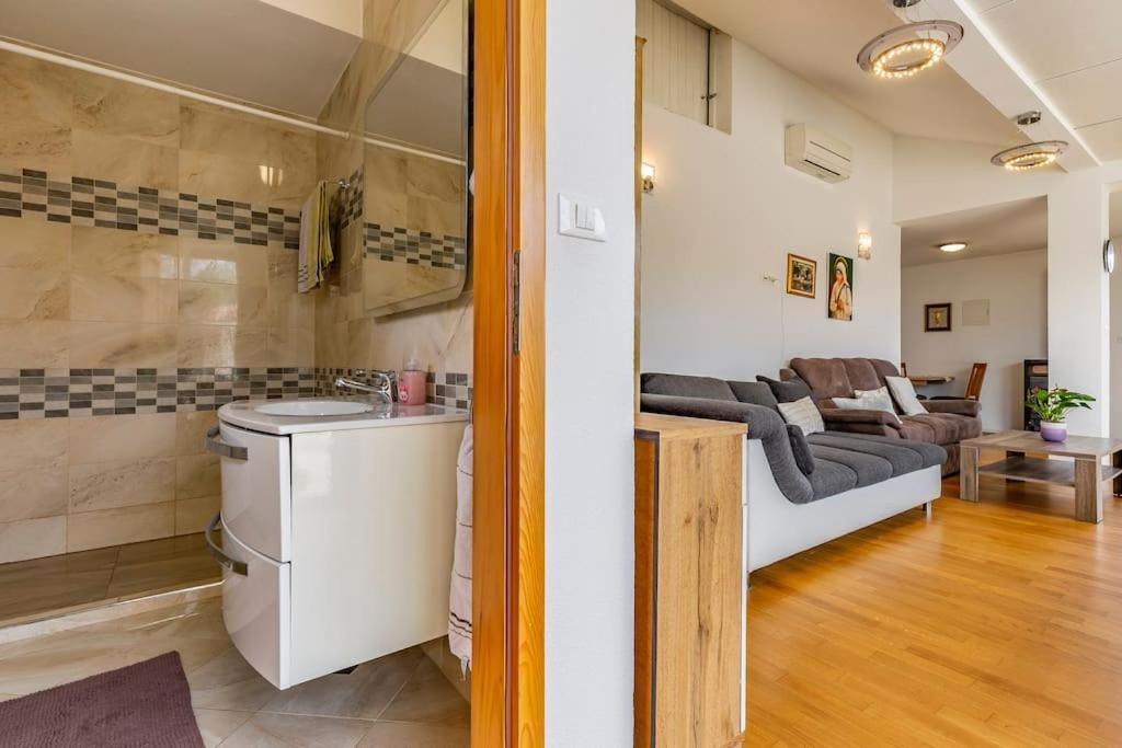 Villa Vrcevan Modernes Haus Mit Pool *