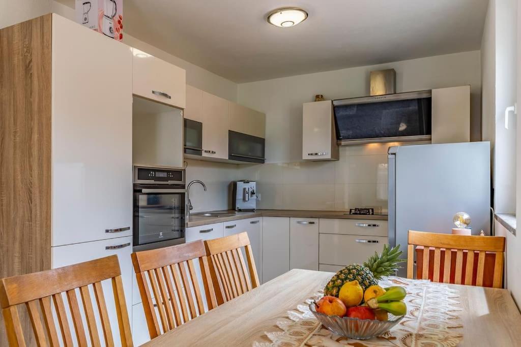 Vrcevan Modernes Haus Mit Pool Villa Medulin