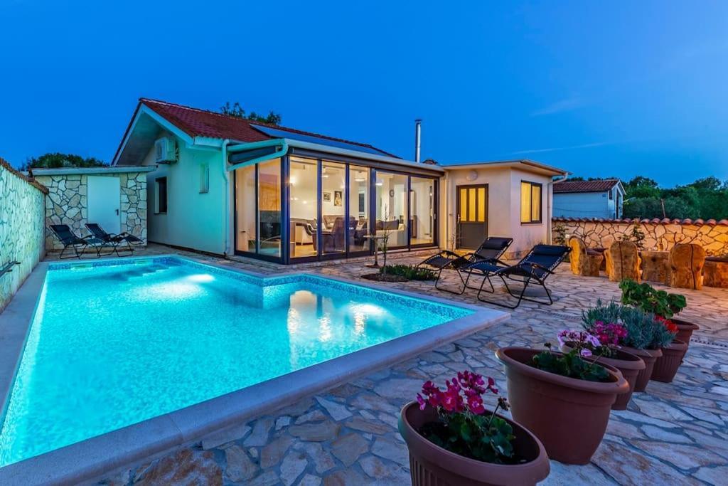 Vrcevan Modernes Haus Mit Pool Villa