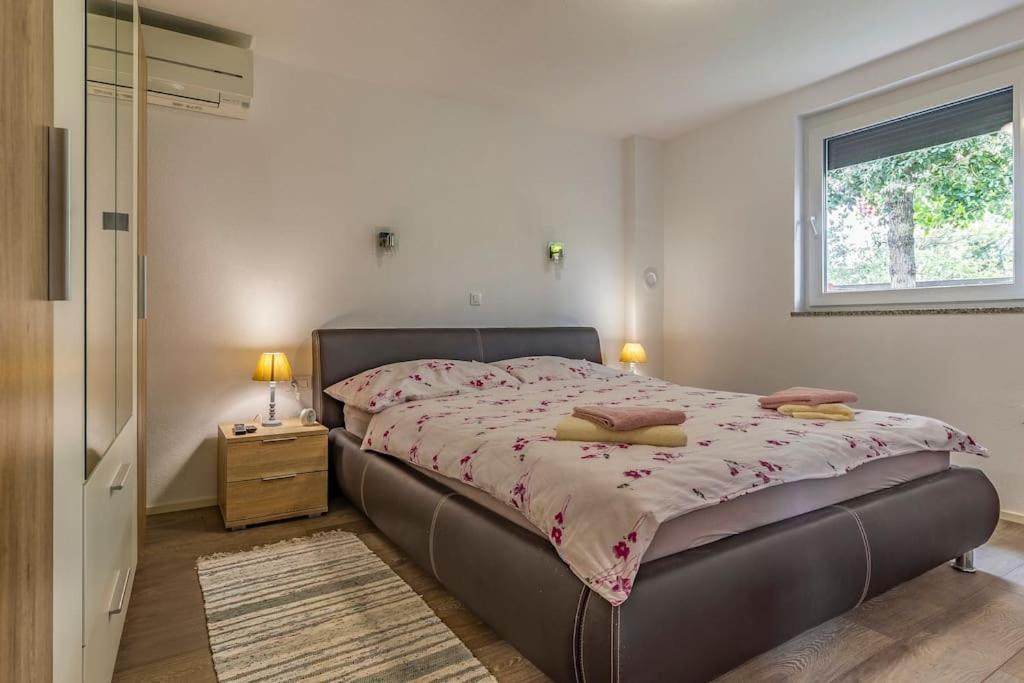 Vrcevan Modernes Haus Mit Pool Villa *