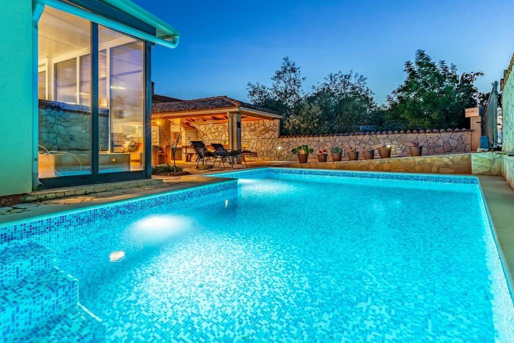 Vrcevan Modernes Haus Mit Pool Villa