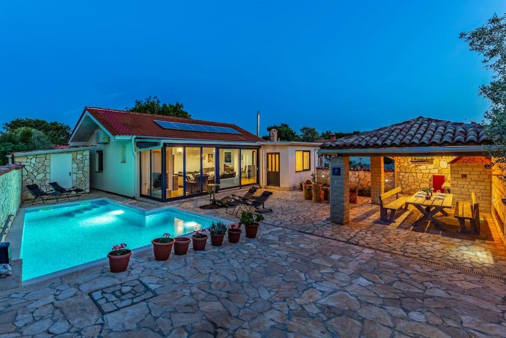 Villa Vrcevan Modernes Haus Mit Pool Medulin